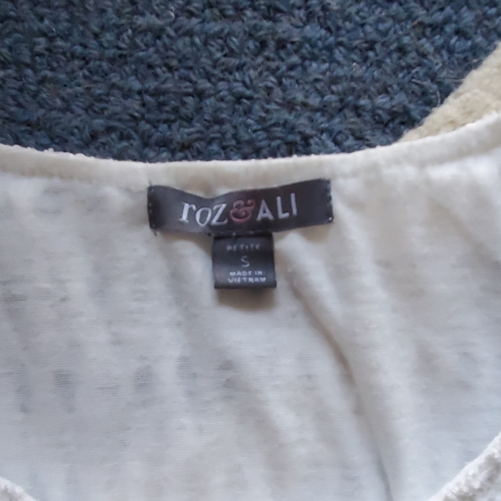 Roz & Ali Netted Top - Picture 2 of 3
